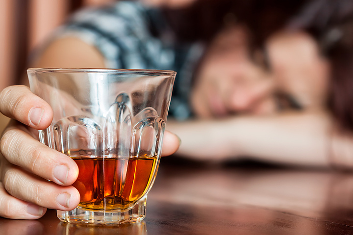 探索項(xiàng)出傳媒 免費(fèi)圖片素材與酒精飲料的視覺(jué)魅力